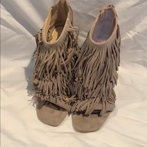 Never worn Steve Madden pumps